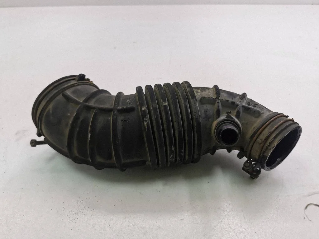 Air intake hose/pipe 281382P300