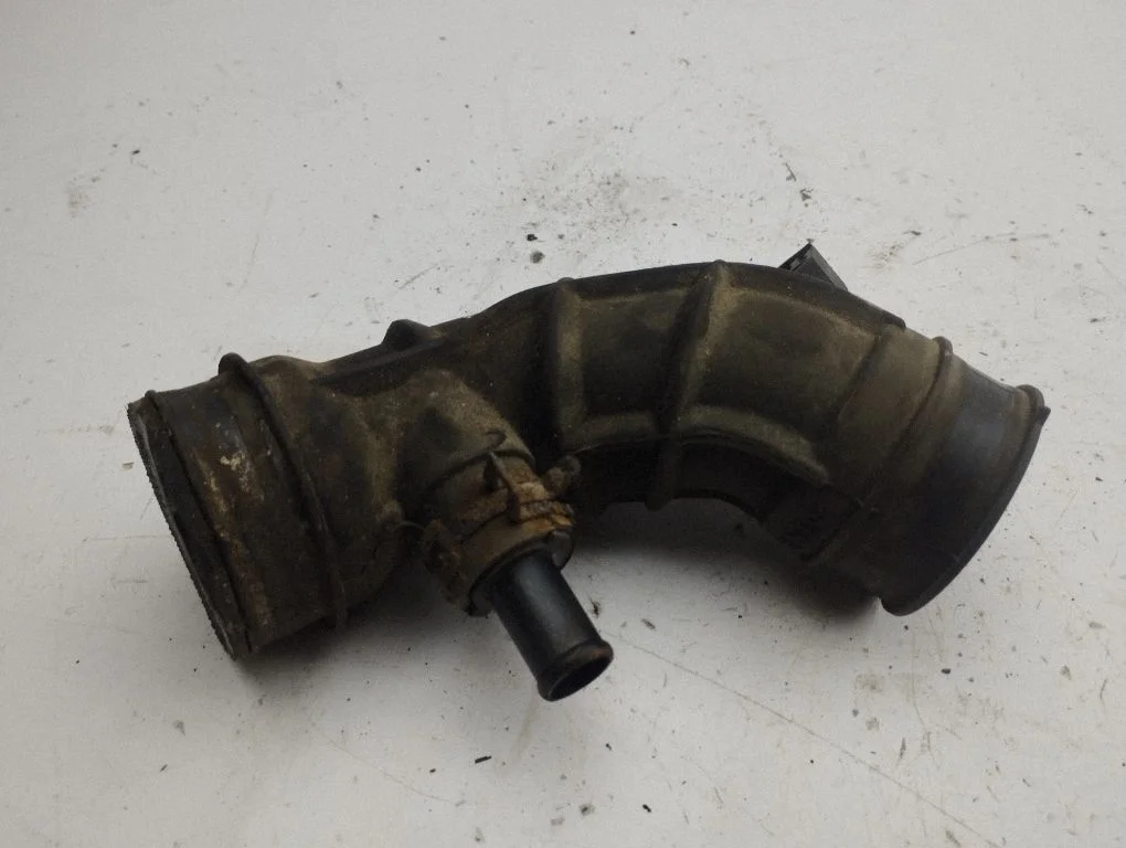 Air intake hose/pipe
