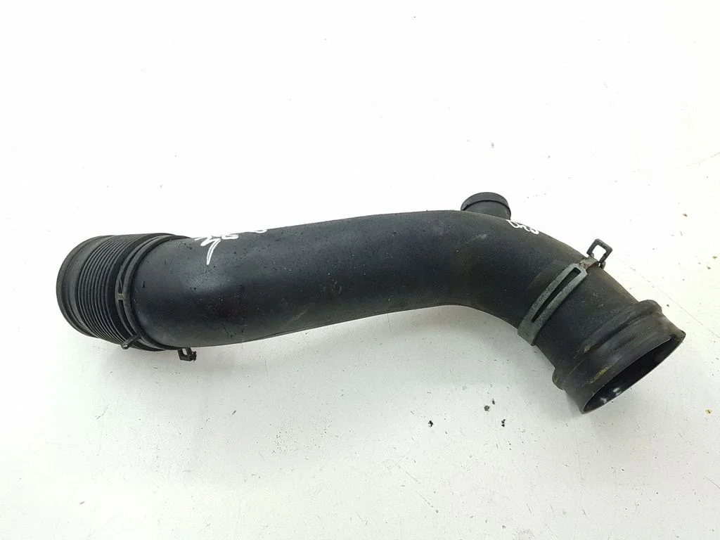 Air intake hose/pipe 8Z0129658E
