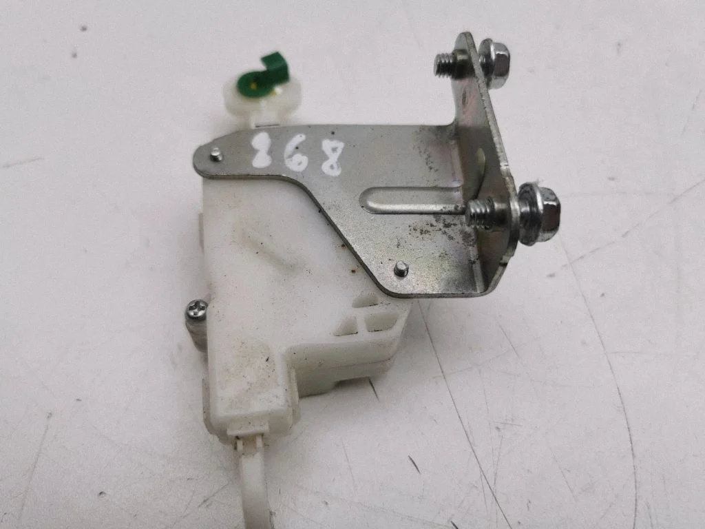 Fuel tank cap lock