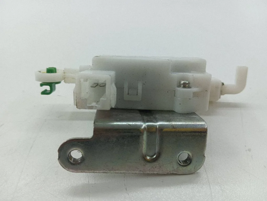 Fuel tank cap lock