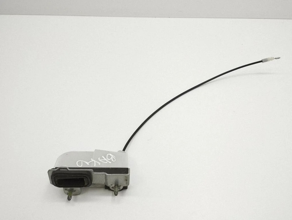 Fuel tank cap lock