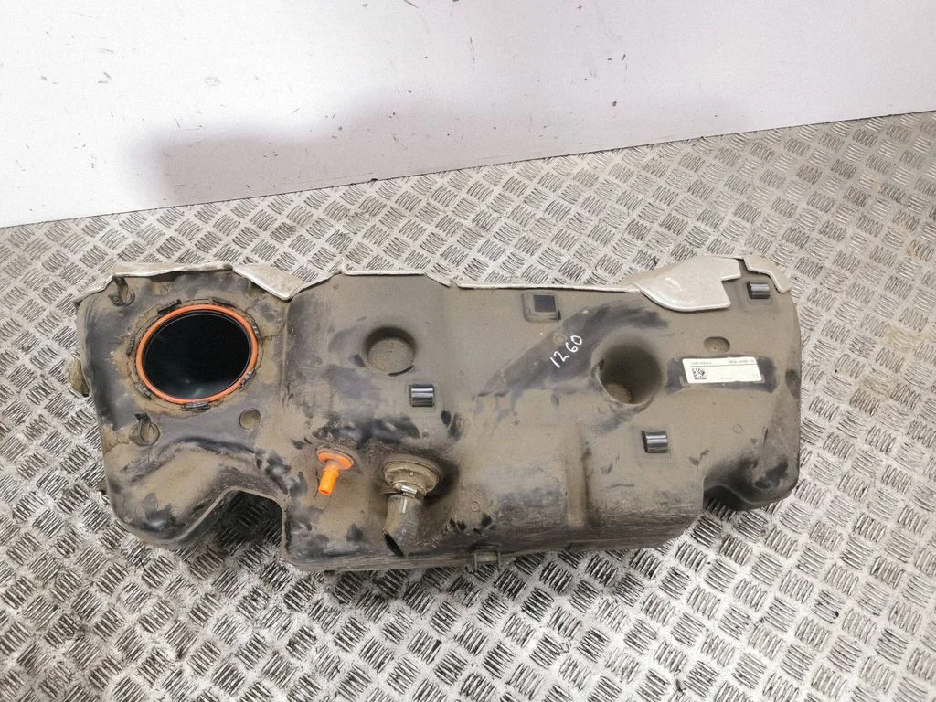 Fuel tank MX689P860P