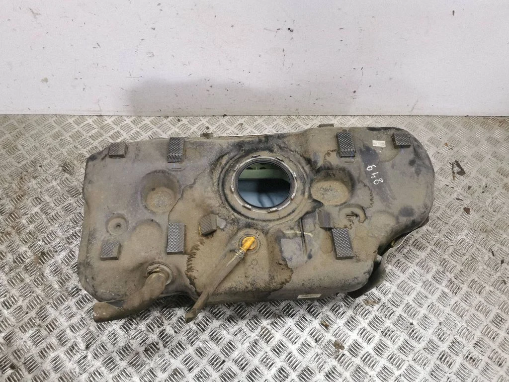 Fuel tank 31100G4250