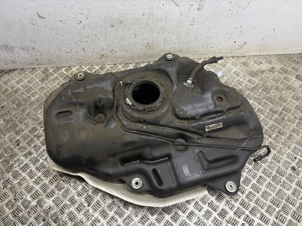 Fuel tank – Toyota Prius (XW50) (2015-2023)
