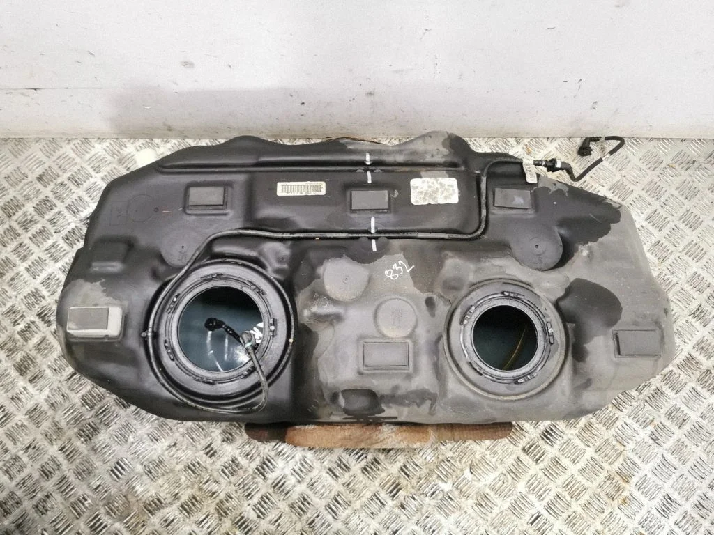 Fuel tank 68109889AB