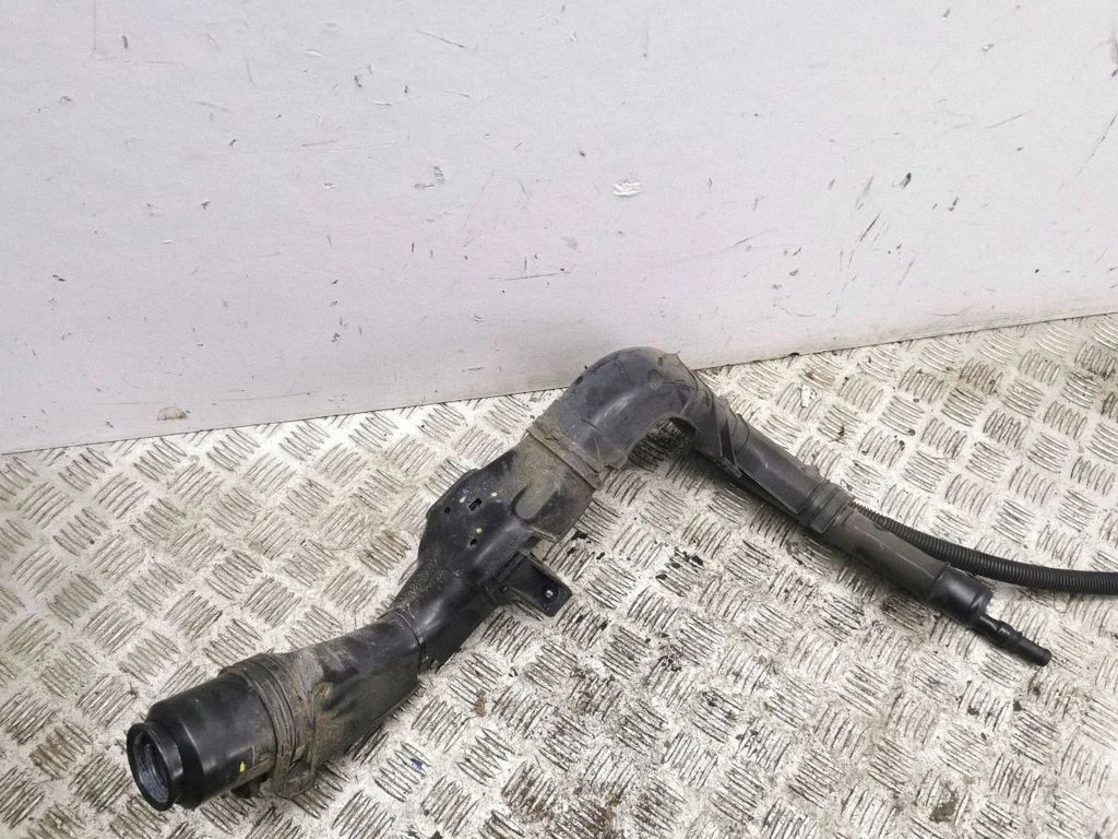 Fuel tank filler neck pipe 31030Q0000