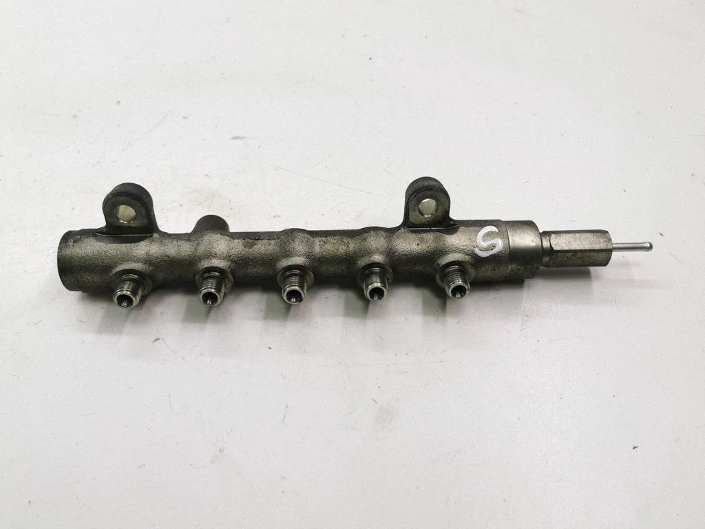 Fuel main line pipe HM20166