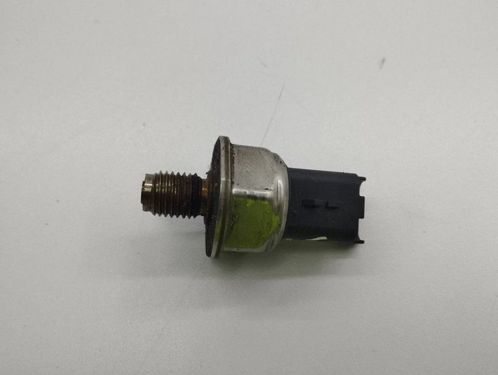 Fuel pressure sensor 9658227980