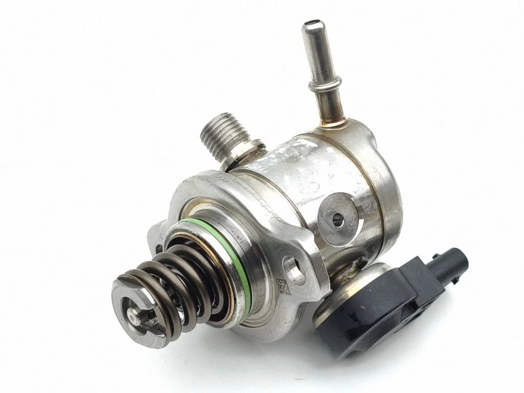 Fuel injection high pressure pump 06R127026E