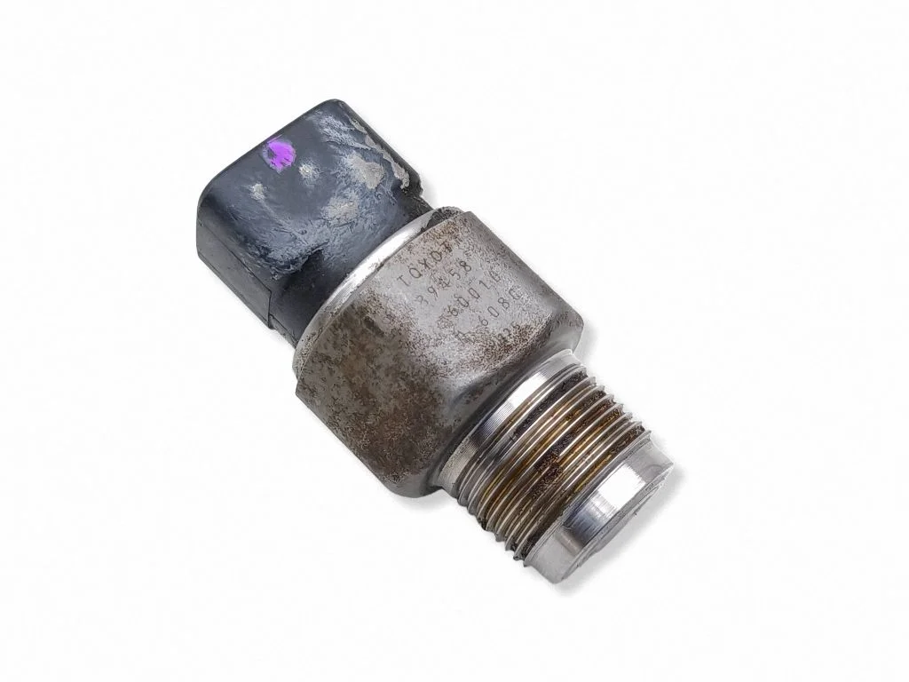 Fuel pressure sensor – Toyota Corolla Verso AR10 (2004-2009)