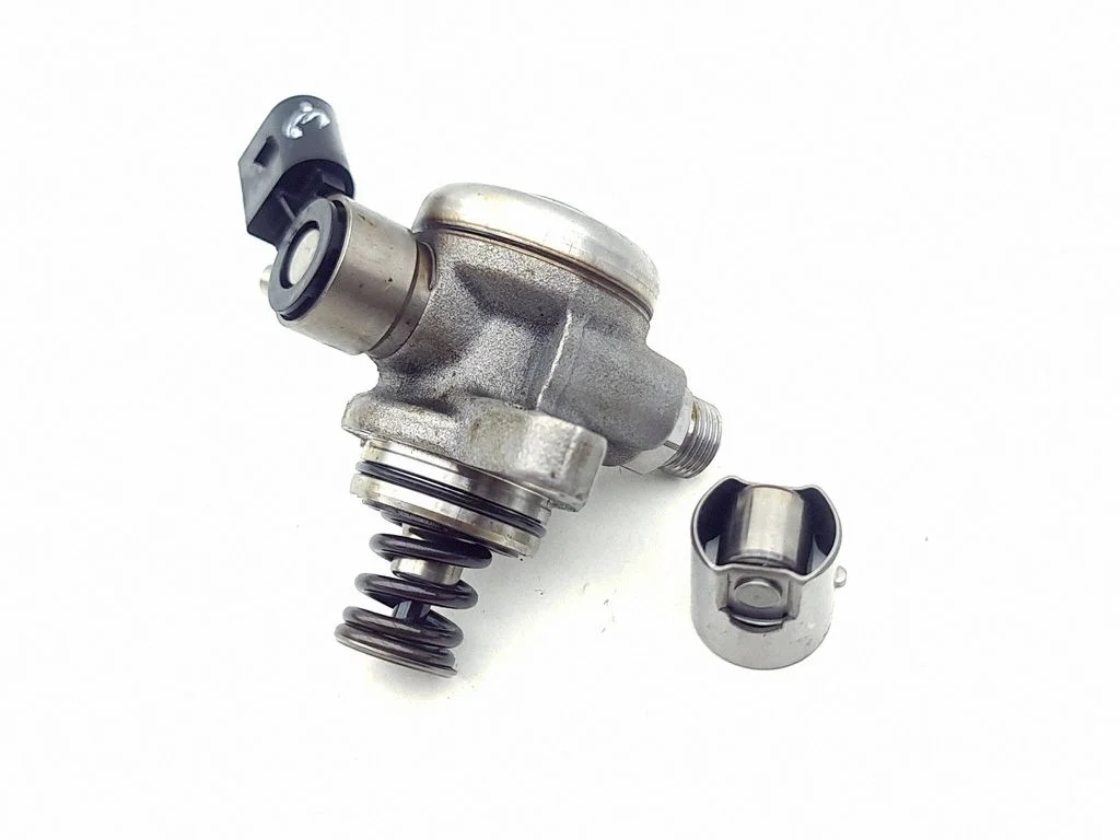 Fuel injection high pressure pump 04E127027m