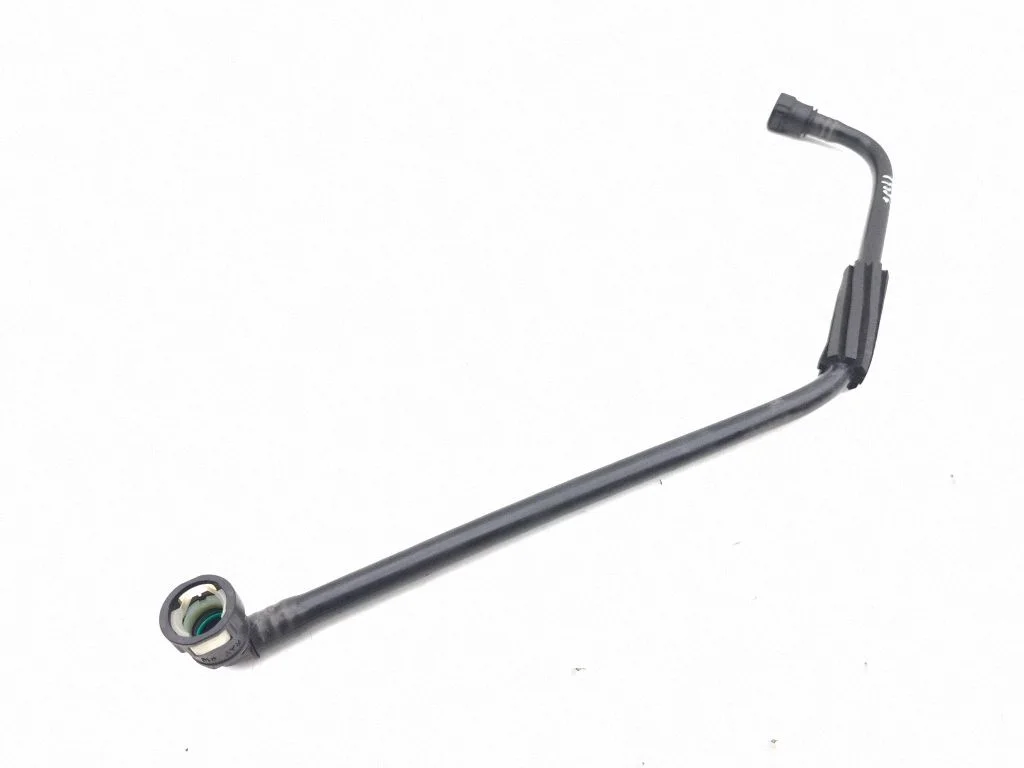 Fuel line pipe 7590384