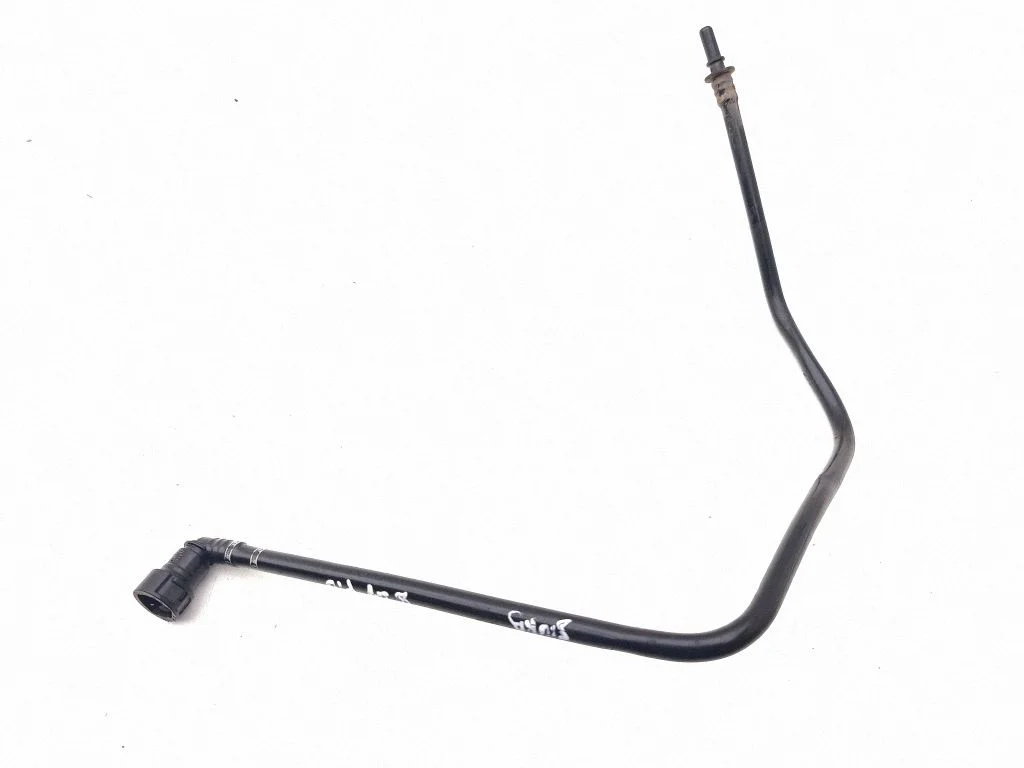 Fuel line pipe – front right