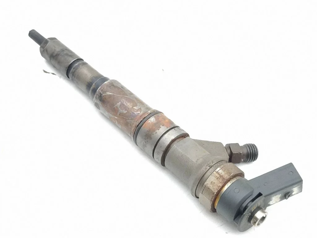 Fuel injector 7794435