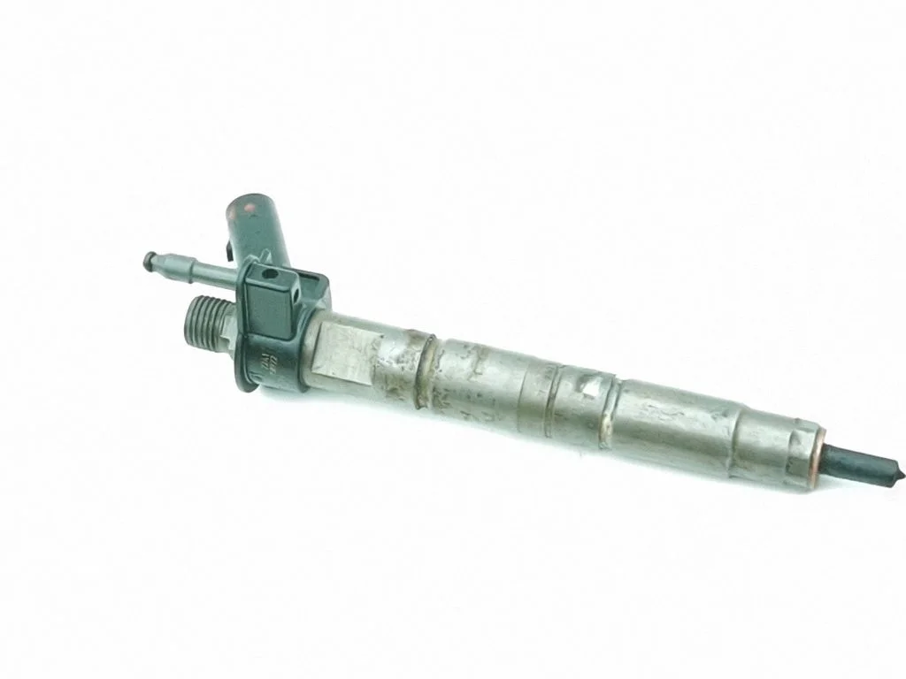Fuel injector 7823461