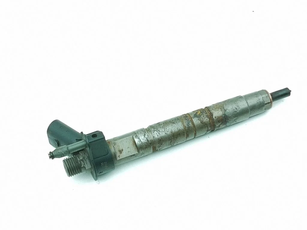 Fuel injector 7823461