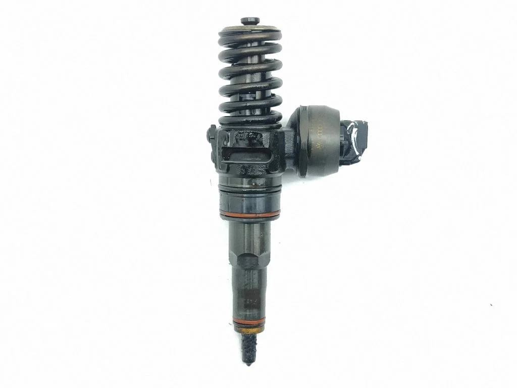 Sprausla (-as) (inžektors (-i)) 038130073AJ