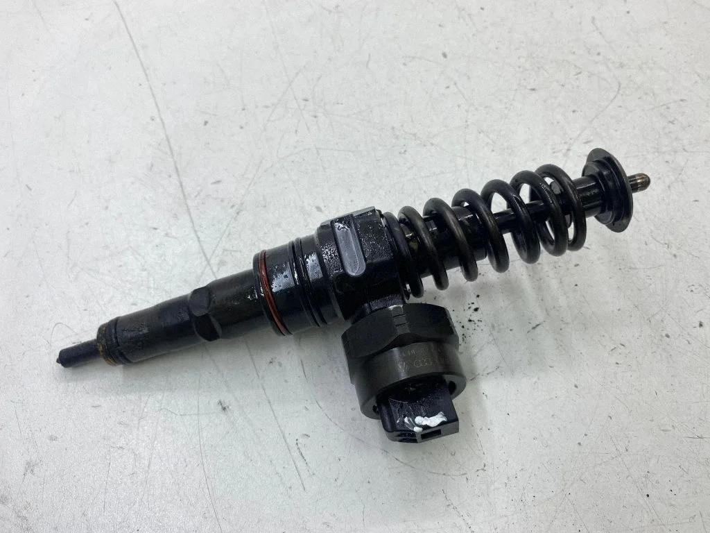 Fuel injector 038430073AA