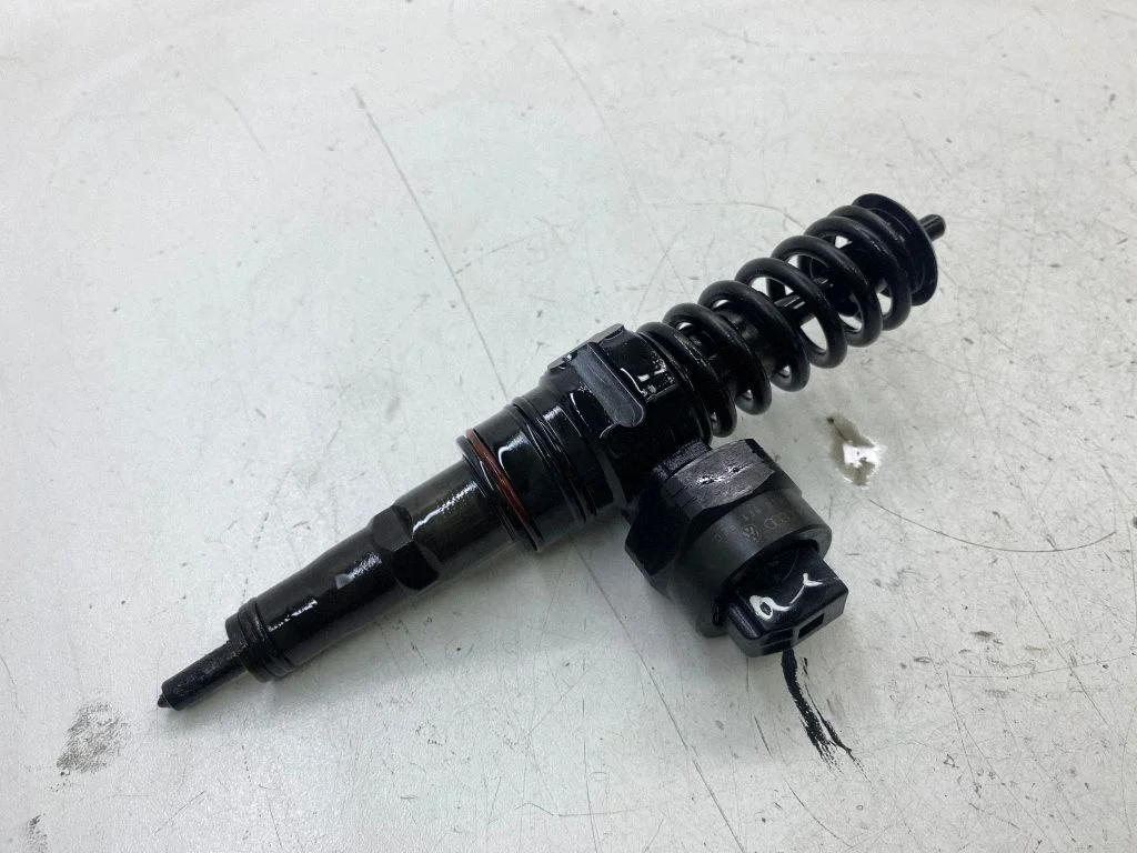 Fuel injector 038130073AA
