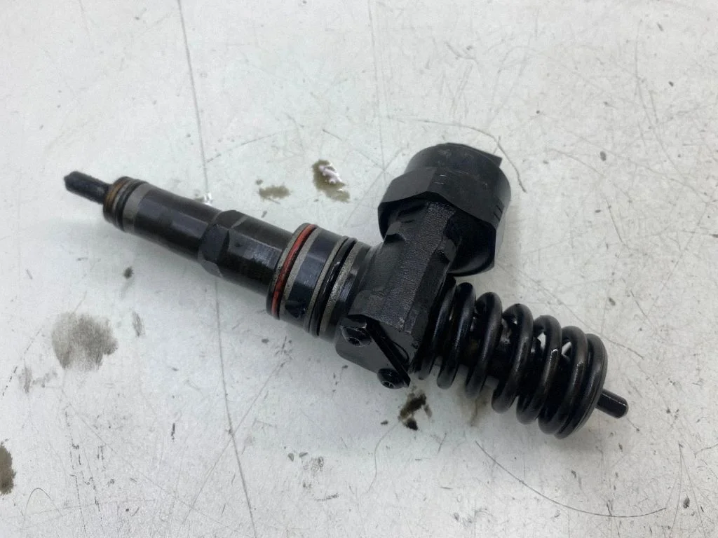 Fuel injector 038130071AA