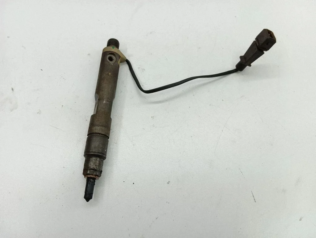 Fuel injector 028130201