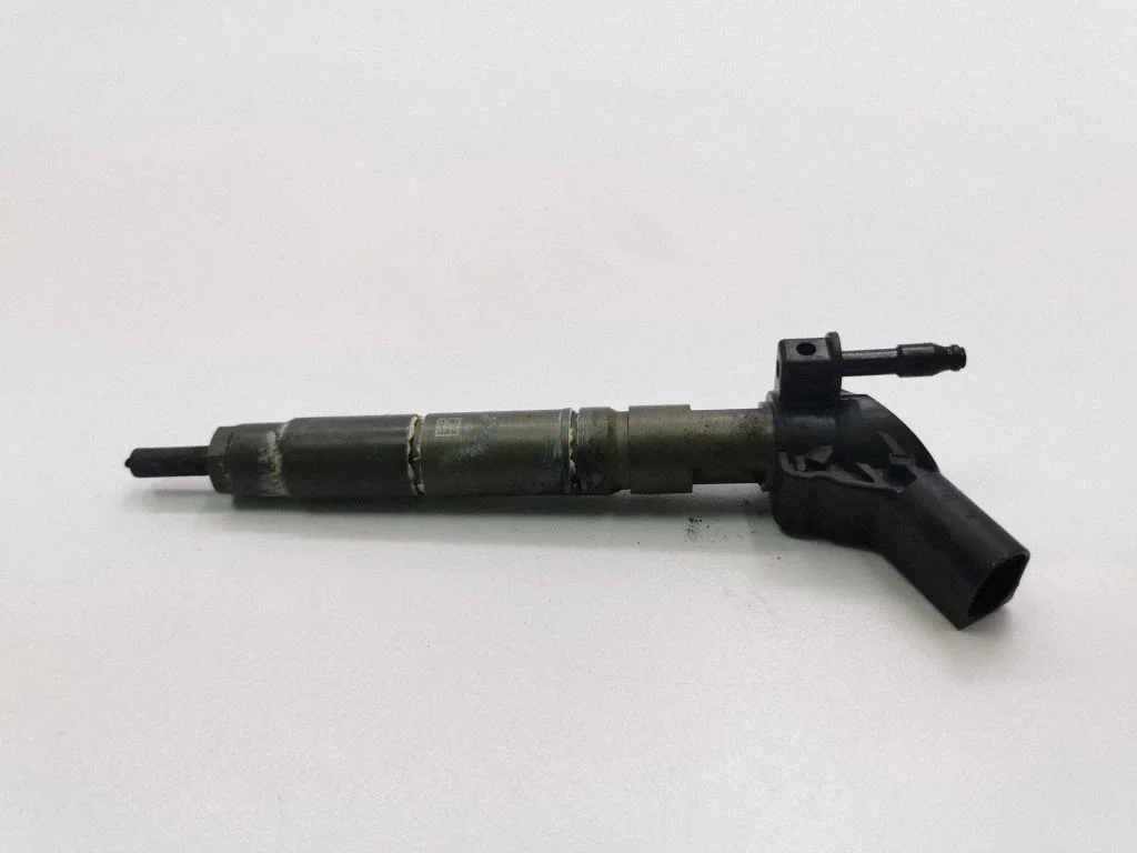 Fuel injector A6420700587