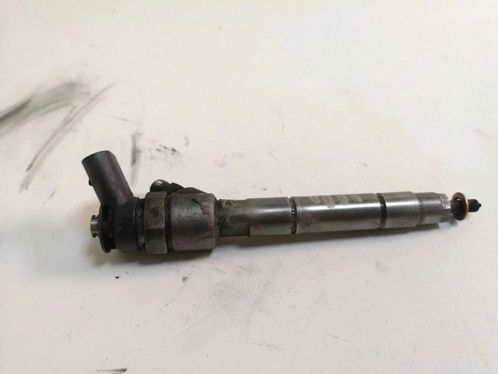 Fuel injector A6400700787