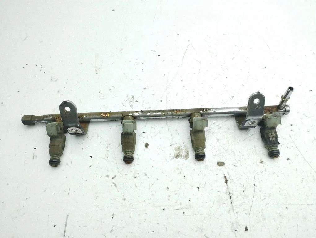 Fuel injector 04669768