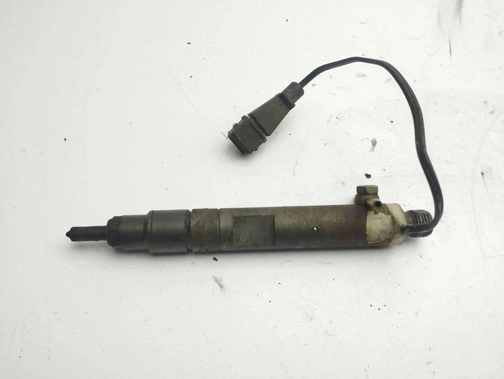 Fuel injector 028130201