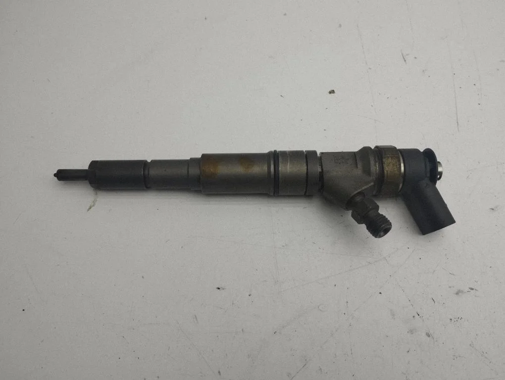 Fuel injector 7794435