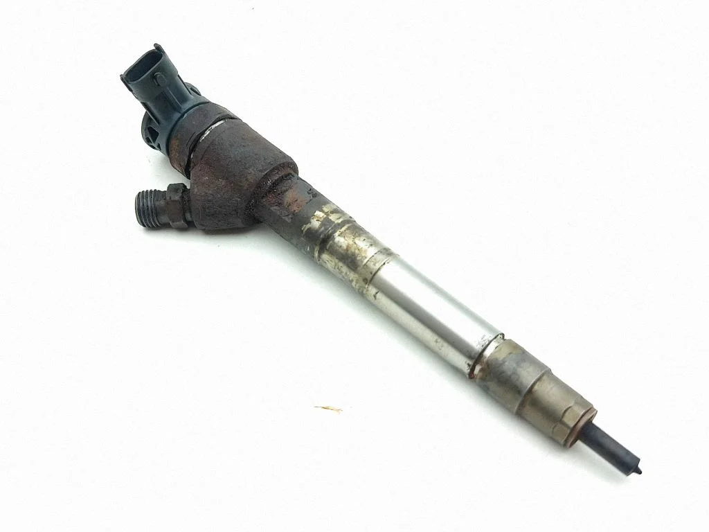 Fuel injector 35062015F