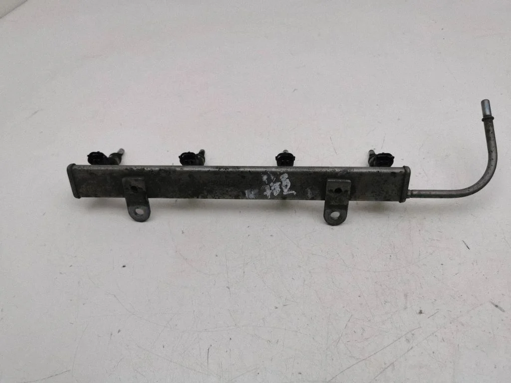 Fuel injector 1465A412