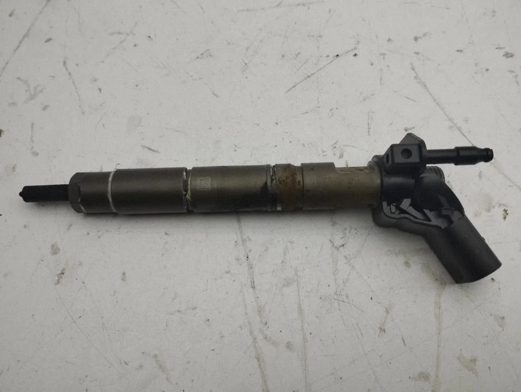 Fuel injector A6420700587