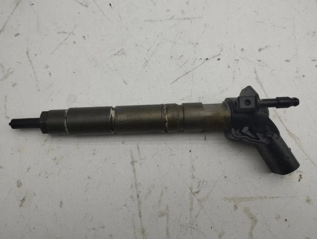 Fuel injector A6420700587