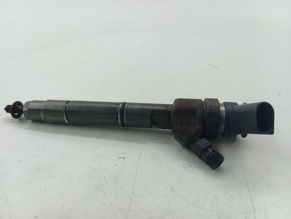 Fuel injector A6400700787