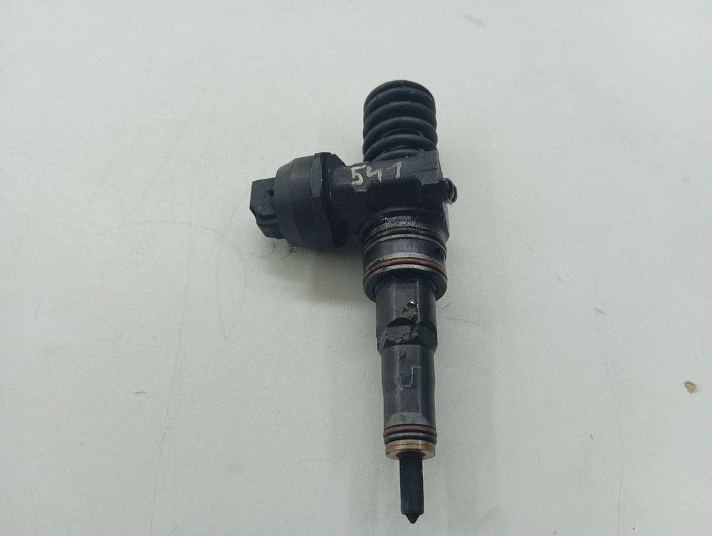 Fuel injector 03813073