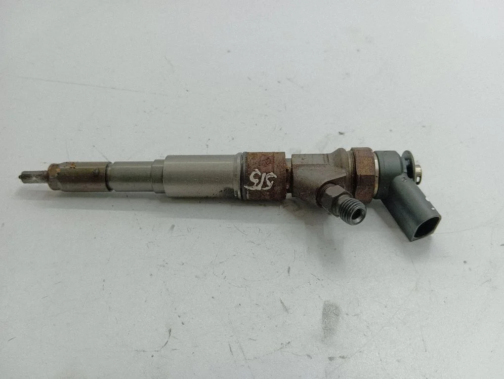 Fuel injector 7794652