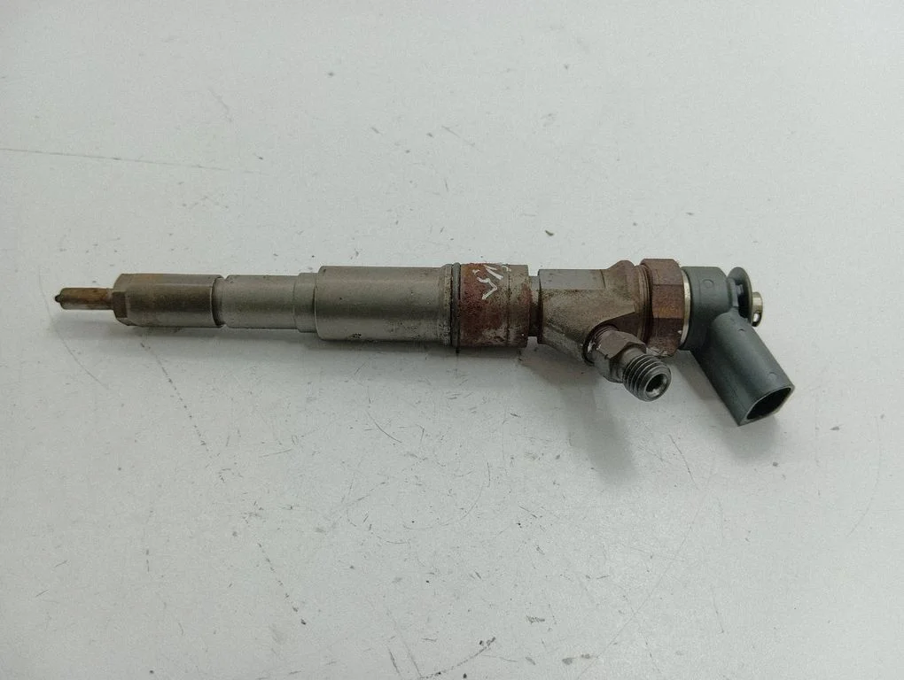 Fuel injector 7794652