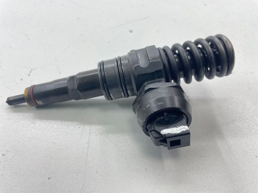 Fuel injector 038130074