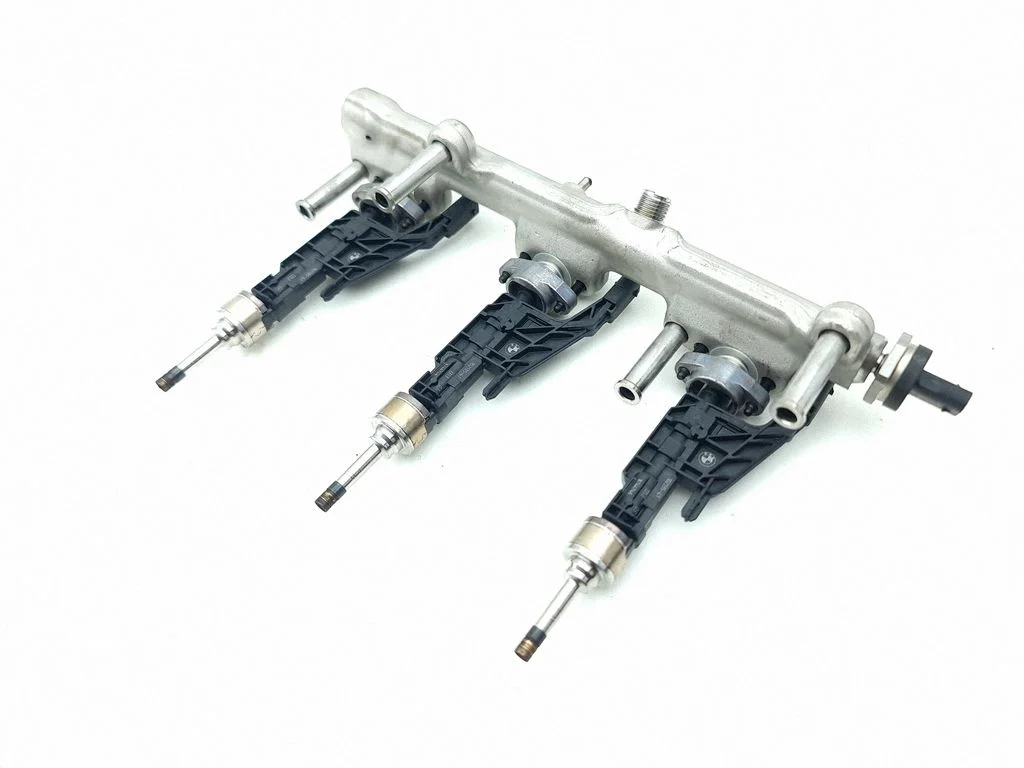 Fuel injectors set 8744746