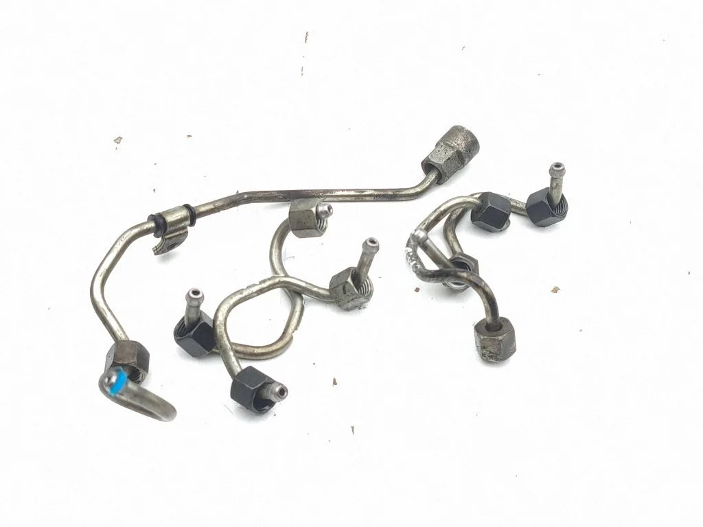 Fuel injector supply line/pipe