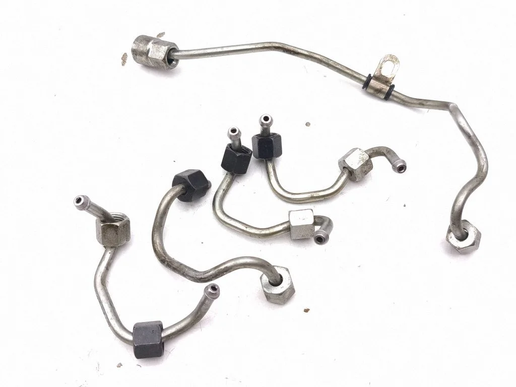 Fuel injector supply line/pipe