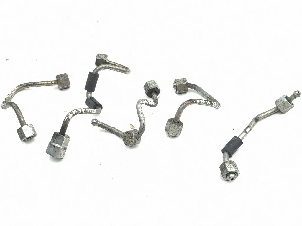 Fuel injector supply line/pipe