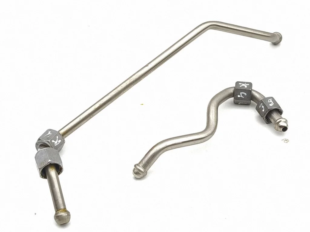 Fuel injector supply line/pipe 8665626