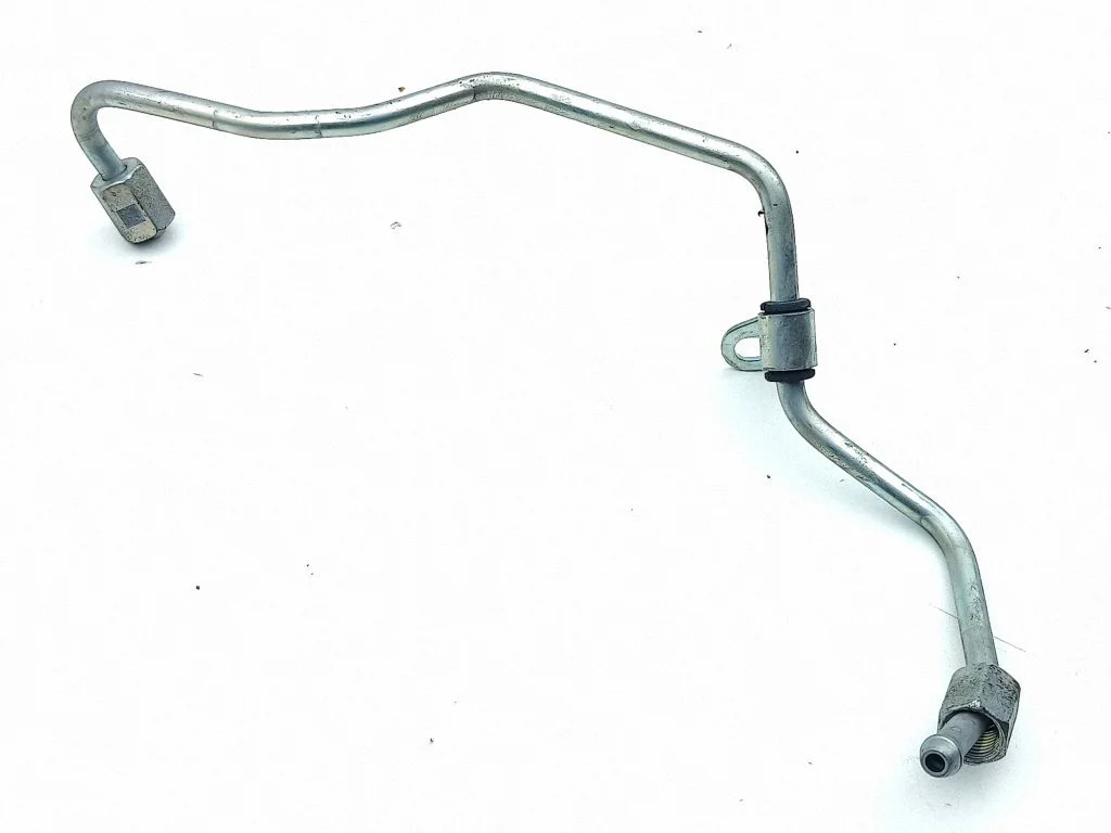 Fuel injector supply line/pipe
