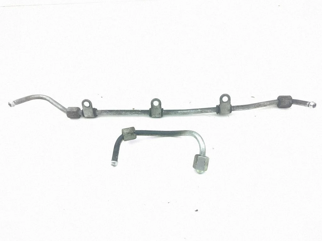 Fuel injector supply line/pipe