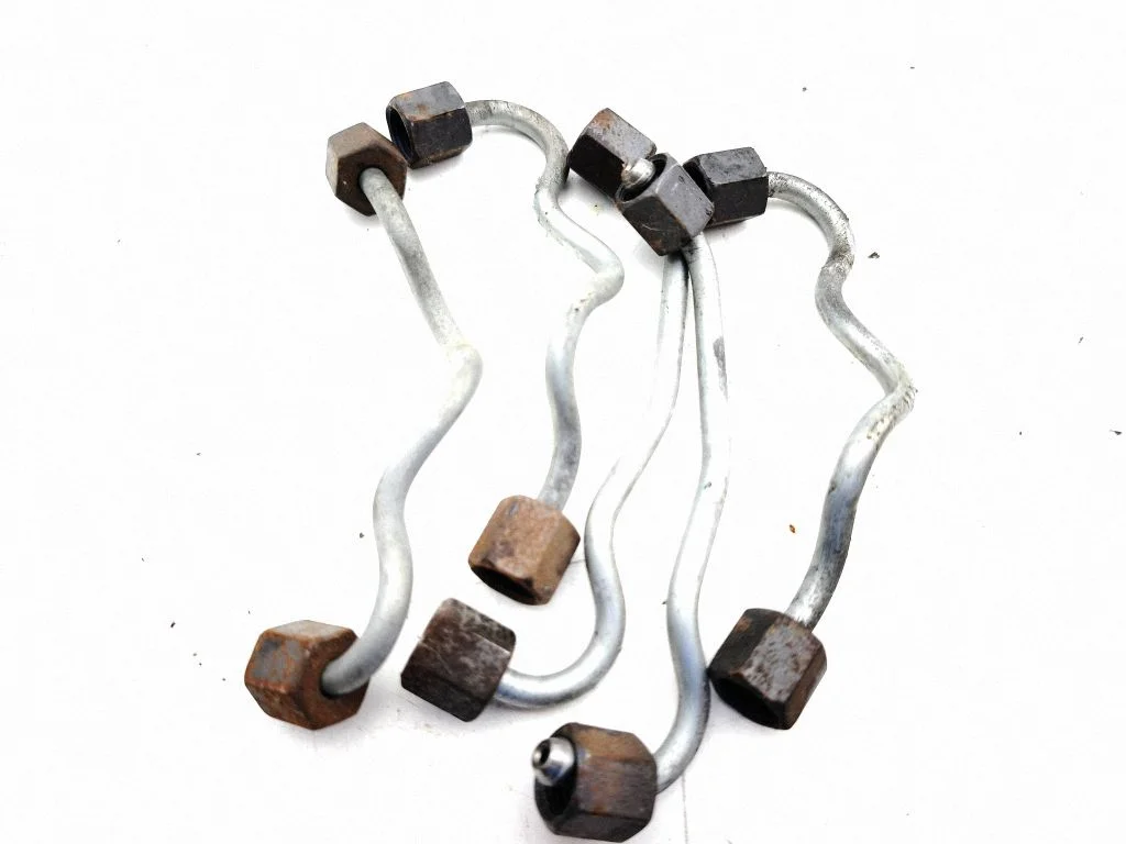 Fuel injector supply line/pipe