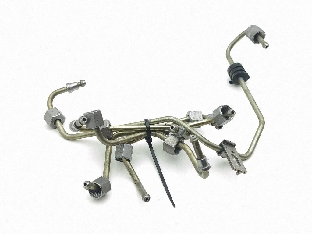 Fuel injector supply line/pipe