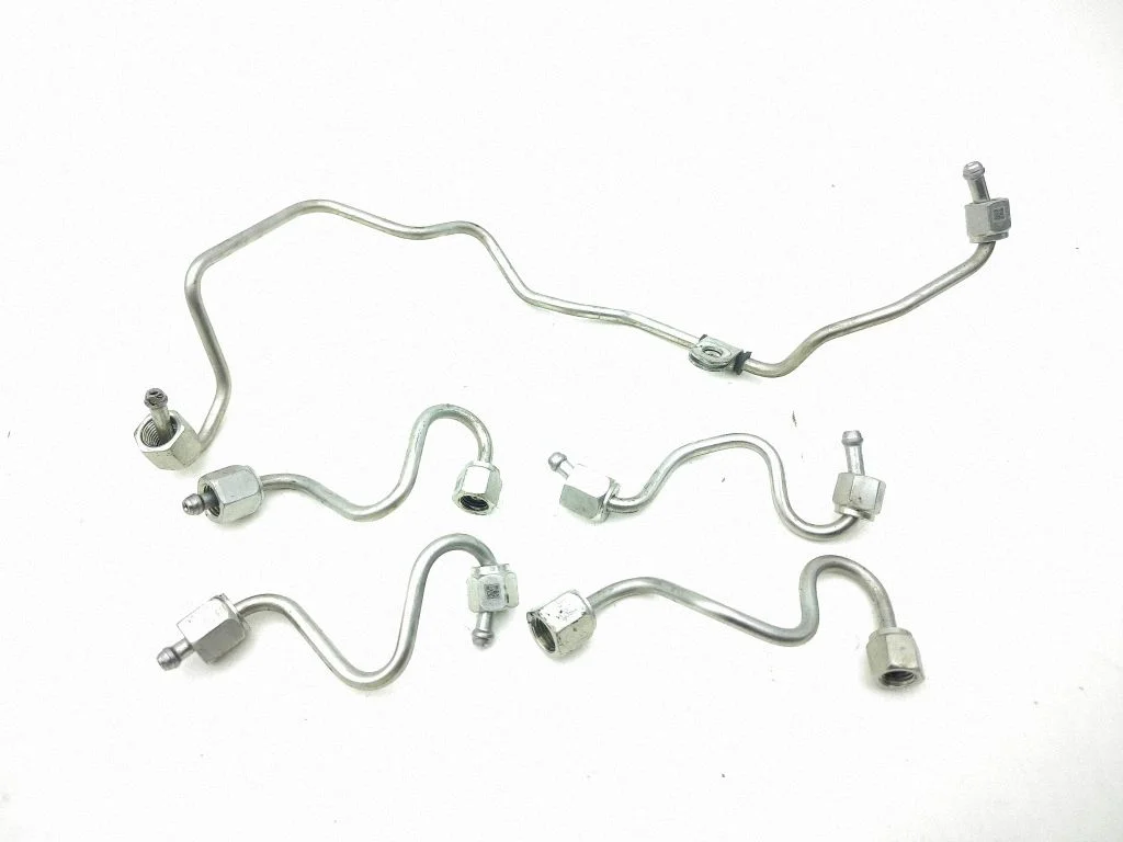 Fuel injector supply line/pipe